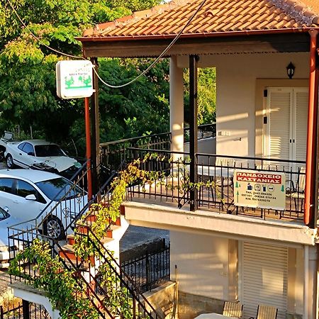 ホテル Πανδοχείο Λίμνης Πλαστήρα Kastanéa エクステリア 写真