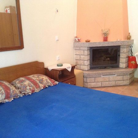 ホテル Πανδοχείο Λίμνης Πλαστήρα Kastanéa エクステリア 写真