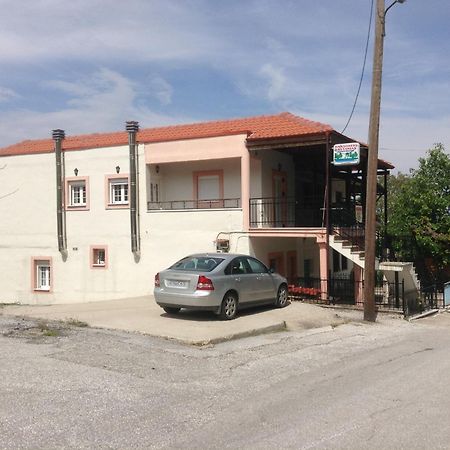 ホテル Πανδοχείο Λίμνης Πλαστήρα Kastanéa エクステリア 写真