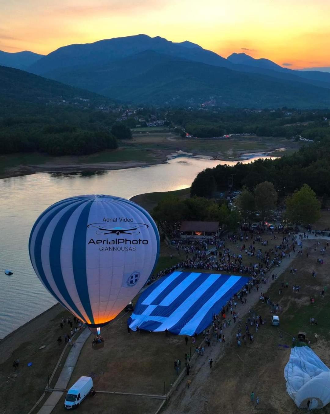 ホテル Πανδοχείο Λίμνης Πλαστήρα Kastanéa エクステリア 写真