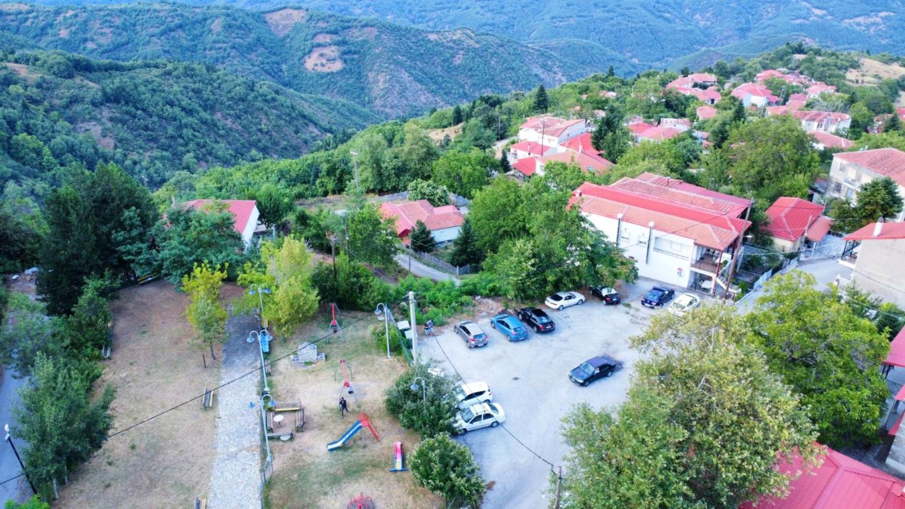 ホテル Πανδοχείο Λίμνης Πλαστήρα Kastanéa エクステリア 写真